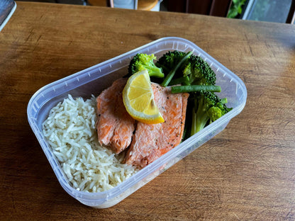 Salmon fillet, Rice & Greens