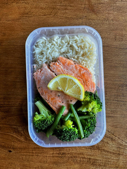 Salmon fillet, Rice & Greens